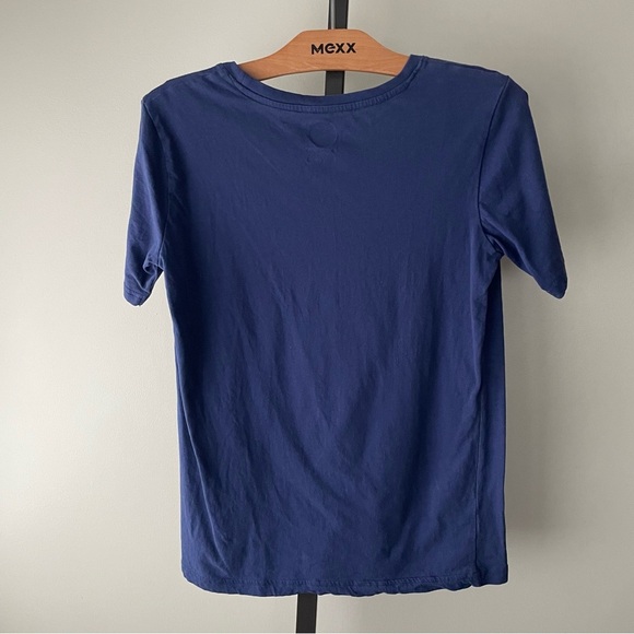 NHL Vancouver Canucks Hockey Tee Tshirt Youth Size 14/16 Unisex Boys Girls - Picture 2 of 4